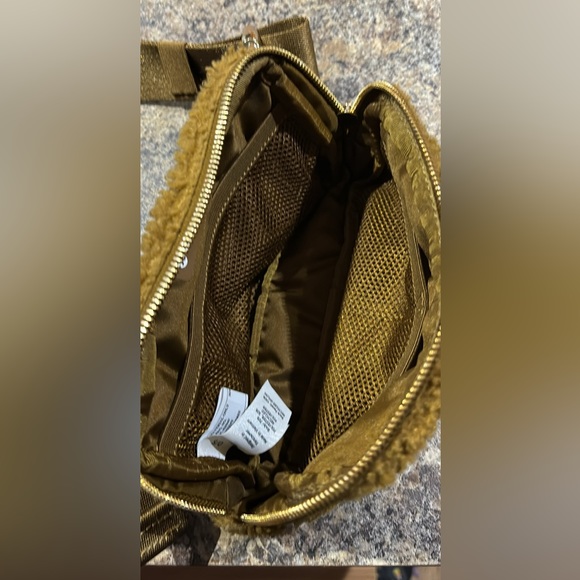 SOLD - Lu lu fleece bag - Picture 3 of 3